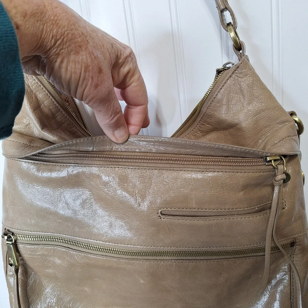 HOBO Liberty Leather Convertible Crossbody‎ Shoulder Bag Tan Large Pockets Zip